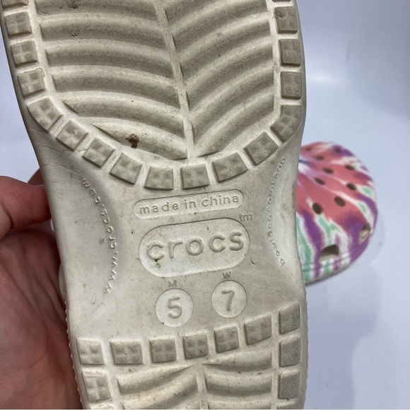 Crocs tie dye clogs unisex sizing - Picture 5 of 5